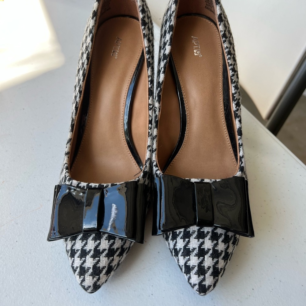 Black and white heel with a black Paton leather bow on the top